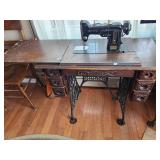 Vntg Singer Cabinet w/ Raico Sewing Machine