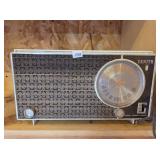 Vintage Zenith AM/FM Radio