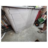 Rubbermaid Bin - Fertilier & Garden Chem.