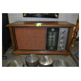 Vintage RCA Tabletop AM/FM Radio RLC60W