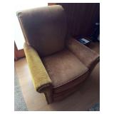 Upholsterd chair. 'Gold' colored