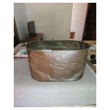 Vintage primitive copper boiler / washing tub with side handles and aged patina. Traditional laundry-style tub suitable for rustic décor, display, or repurposing.