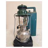Coleman Model 242C Nickel Lantern with Case – Marked 9/47. Vintage single-mantle pressure lantern with nickel-plated fount, green porcelain ventilator, clear globe, wire bail handle and carrying cas