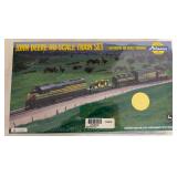 Athearn John Deere HO scale train set featuring John Deere-themed locomotive and rolling stock. Includes two die-cast Anniversary 4010 tractors and is numbered 01050.