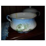 Chamber pot and pot with lid