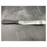New- Comfortable offset angled icing spatula