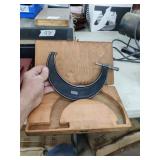 J.T.Siocomb 6" -7" Mic in Wood Box