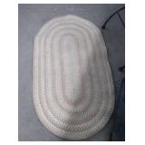 Approx 50×30 throw rug. Tan multicolor