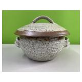 Pottery bowl with lid