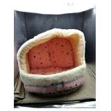 Small pet bed, pink with polka dots