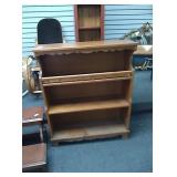 Wooden shelf with 3 shelves approx 39 tall x 31.5