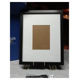 New signable picture frame with markers for