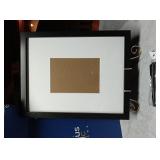 New signable picture frame with markers for