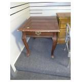 Wood end table. Legs need tightened.  Approx 21"