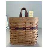 1993 heirloom basket with one loop handle -