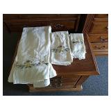 6 piece towel set. 2 bath,2 hand,2 finger tip