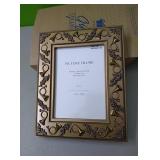 Avon 5"×7" Christmas picture frame with mini
