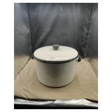 White Porcelain Cooking Pot With Lid
