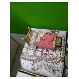 9 Colour box miniatures cat figurines in boxes