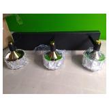 3 light, light bar. Light on left needs t