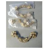 4 matching drawer pulls