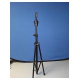 Adjustable tripod for mannequin heads