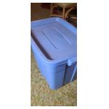 Rubbermaid Roughneck Storage Tote with Lid  26-30