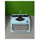 We R memory keepers Typecast typewriter untested