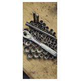 Craftsman VU- 44811 1/2" Ratchet and Socket Set