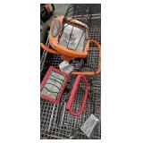 2 halogen shop lights