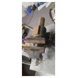 Bench vise