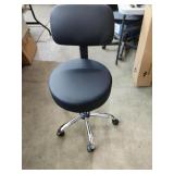 New Roll Around Office/Lab Chair.   Nice Chair
