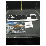 Soke-six 2.4GHz wireless gaming keyboard and