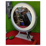 16" Lighted Vanity/Makeup Mirror Has different