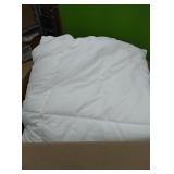 White king size comforter...very soft....does