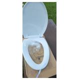New toilet seat soft close elongated