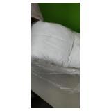 Queen Size Down Filled Comforter. NEW