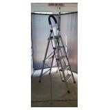 NEW 5 STEP 4FT ALUMINUM LADDER Has cosmetic