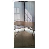 USED Aluminum Folding TableMeasurements: 4ft