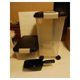 (2 )Plastic  Food Storage  Containers  with