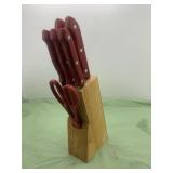 5 red knives and a pair of scissors