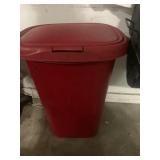 Red trash can with lid -13 gallon