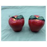Apple salt n pepper shakers