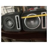 2 dual speakers in speaker boxes