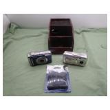 Device organizer / 2 Digital Cameras Lot