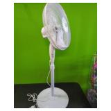 New B&D Floor Standing Fan.  Has Remote**Read.