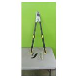 Extendable  Yard  Loppers & hand snippers (1