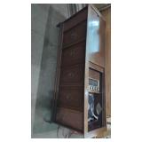 Vintage Magnavox Radio / Phonograph   Radio