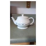 Longaberger Teapot.   Green   Good Condition