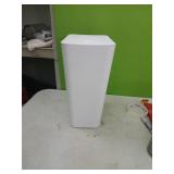 New 2.6 gallon trash can with pop up lid